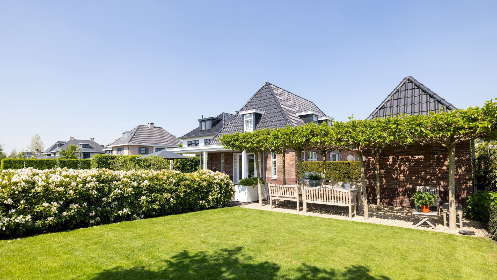 Keeper van Feijenoord koopt miljoenen villa in Berkel en Rodenrijs. Zie foto's 24