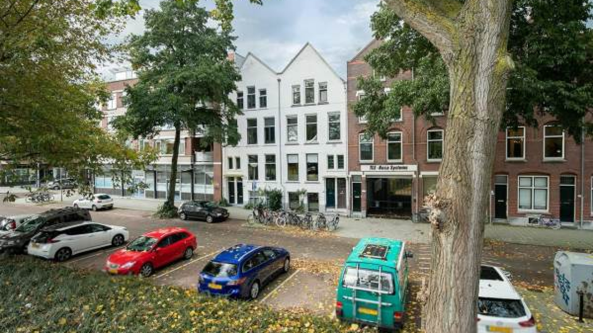 Raven van Dorst koopt dit leuke dubbele benedenhuis in Rotterdam. Zie foto's 12