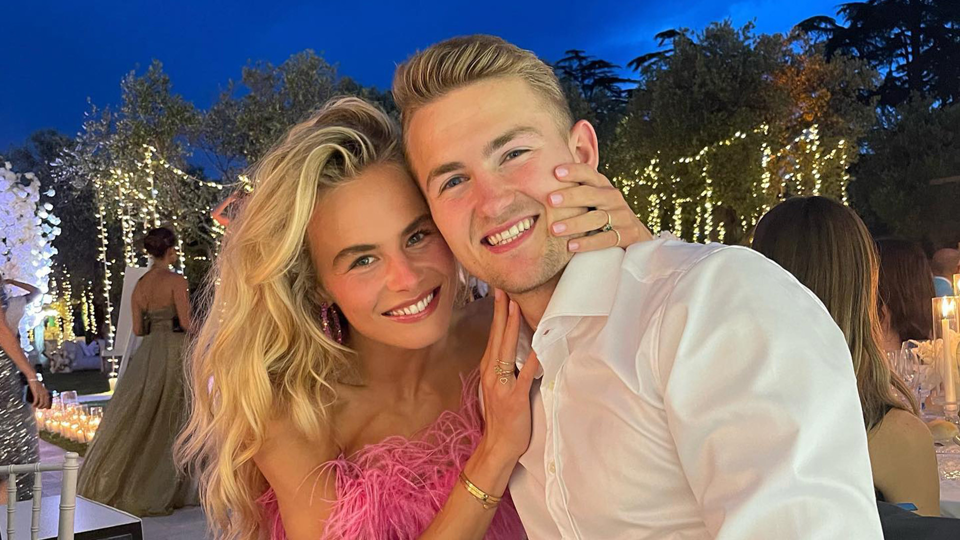 Topvoetballer Matthijs de Ligt koopt dit miljoenenpand van stylist Danie Bles. Zie de foto's van het pand. 1