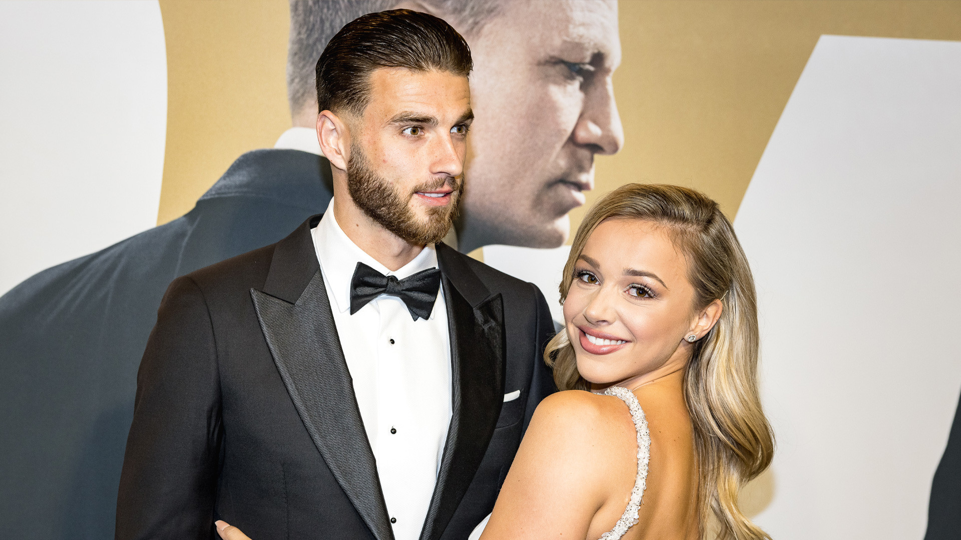 Foto's: voetballer Wesley Hoedt en Emma Heesters gaan hier samenwonen. 1