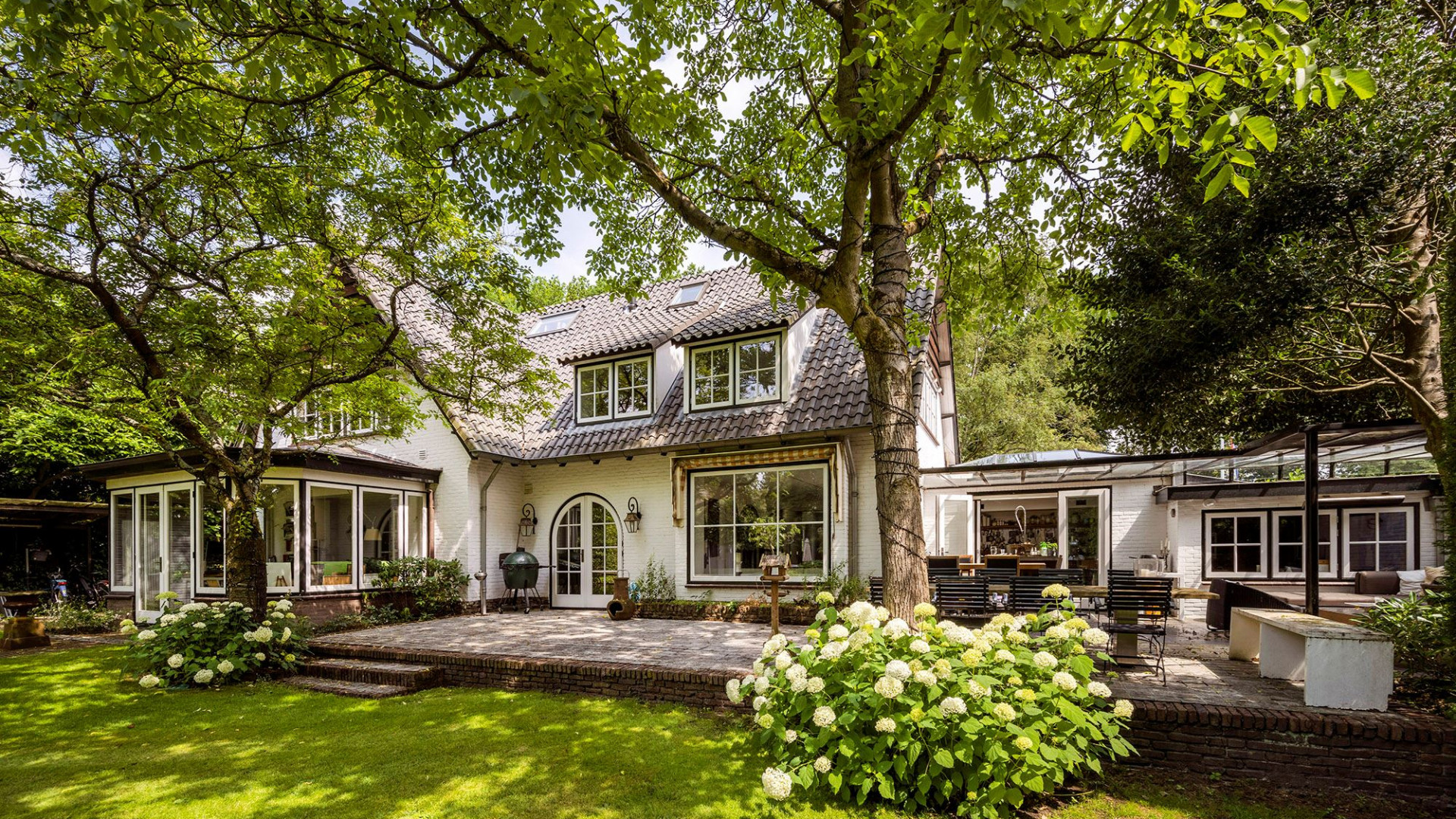 VERKOCHT:  Winst en verlies na verkoop van villa voor Paul de Leeuw. Zie foto's 6