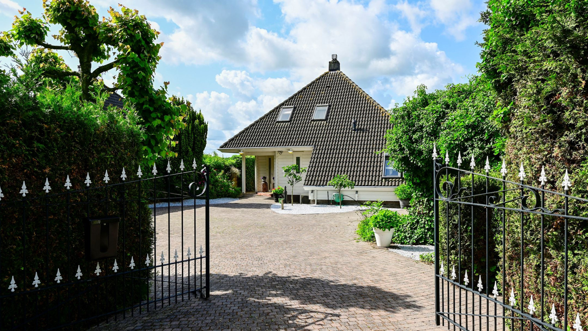 Mary Borsato verdient tonnen euro's met oude huis van zoon Marco. Zie foto's 2