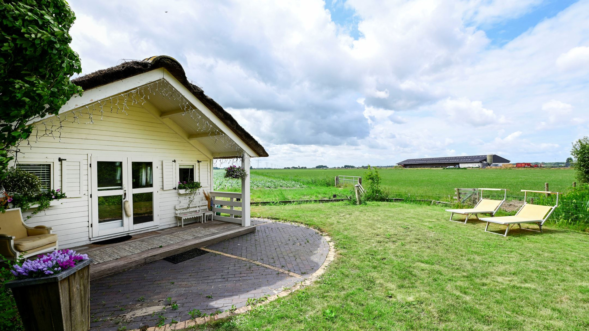 Mary Borsato, moeder van Marco, zet haar prachtig gelegen landhuis te koop. Zie alle foto's 28