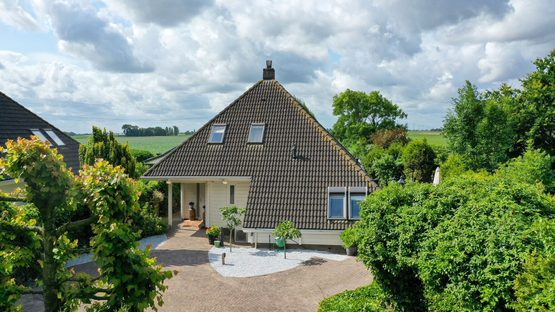 Mary Borsato verdient tonnen euro's met oude huis van zoon Marco. Zie foto's 5