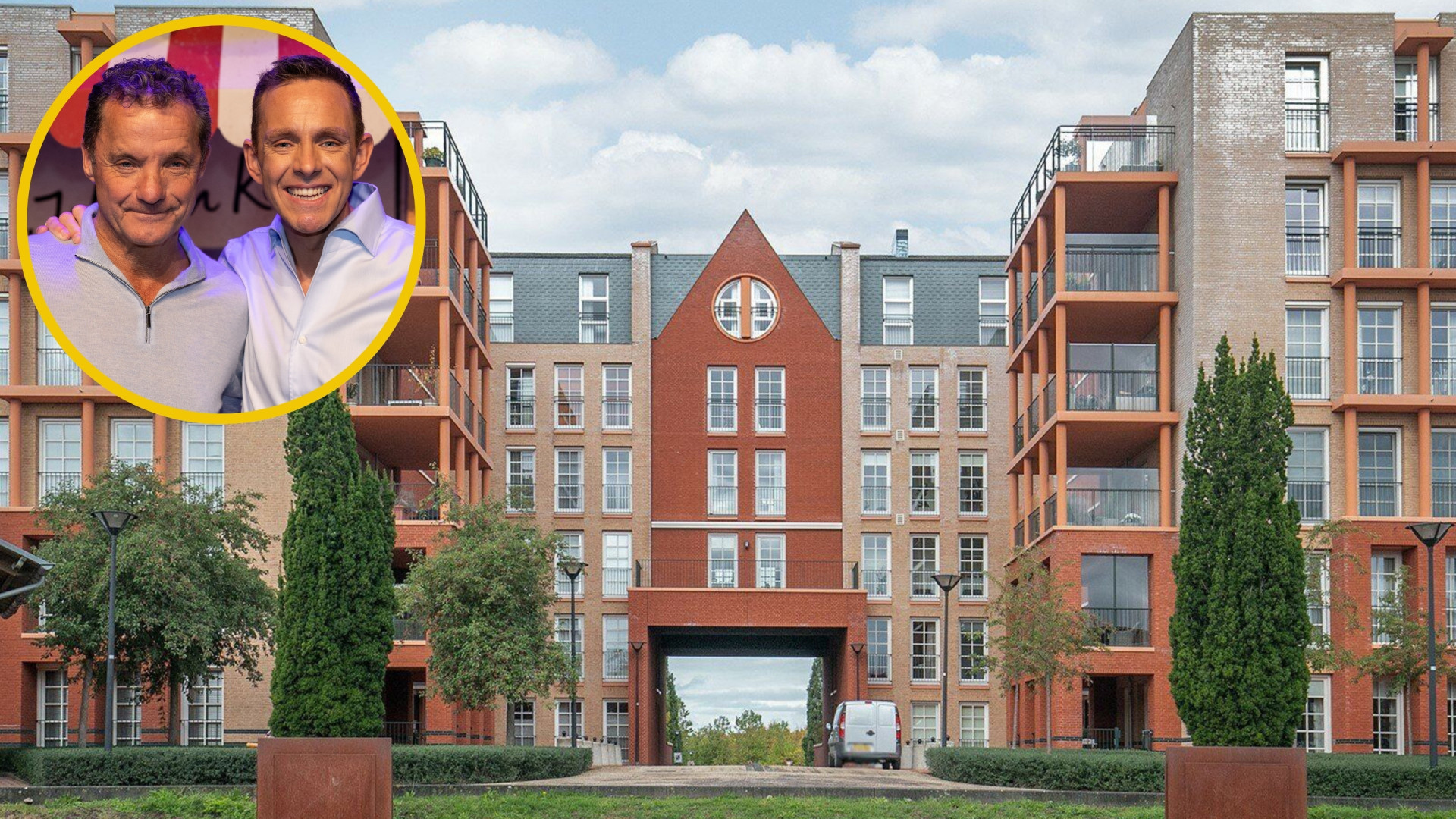 Binnenkijken in het luxe appartement van John en Kees de Bever. Zie foto's