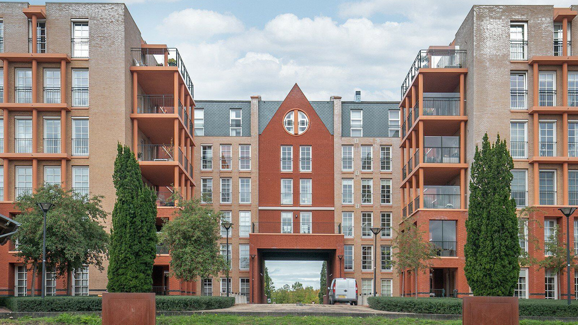 John de Bever levert fors in op de uiteindelijke verkoopprijs van zijn appartement. Zie foto's 2