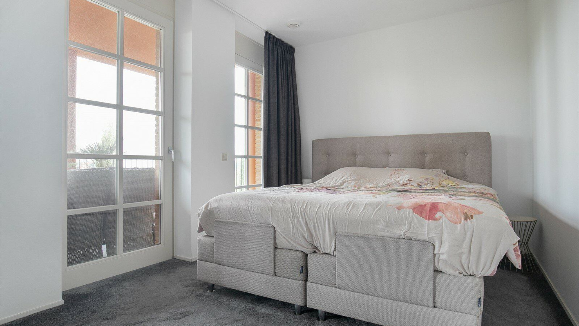 John de Bever zet zijn kasteelappartement te koop. Zie foto's 9