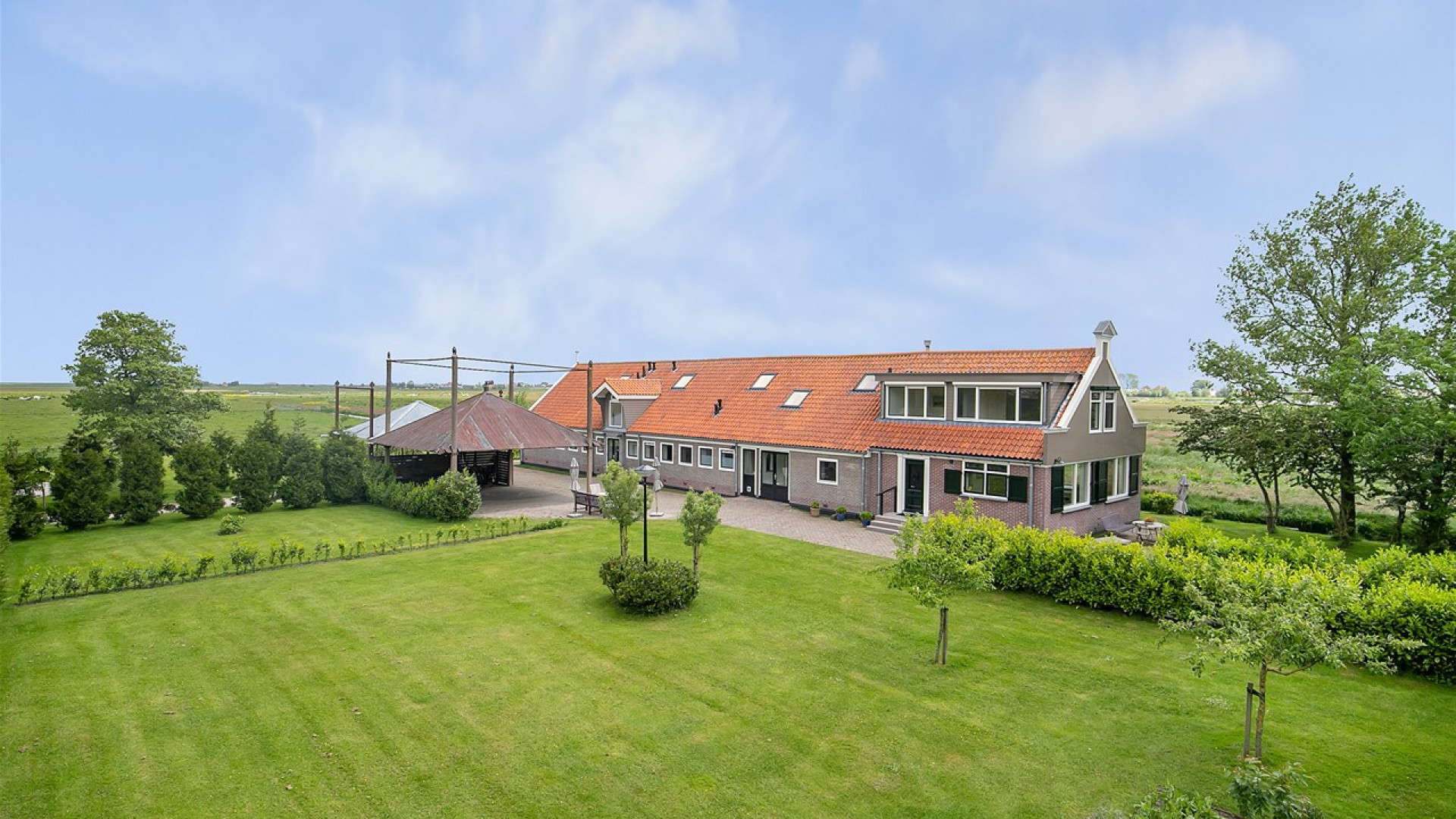 VERKOCHT:  TV presentator Marc Klein Esssink  verkoopt woonboerderij tegen de hoofdprijs. Zie foto's 2