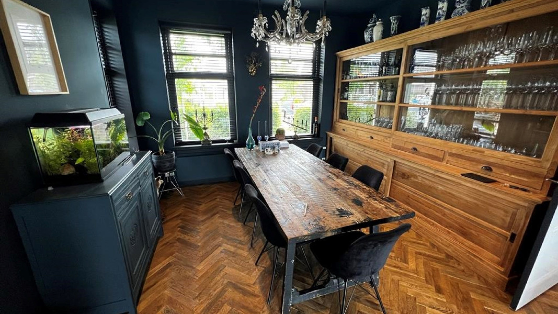 TV Kok Hugo Kennis van Eigen Huis en Tuin zet zijn leuke knusse woning in Oostzaan te koop. Zie foto's 4