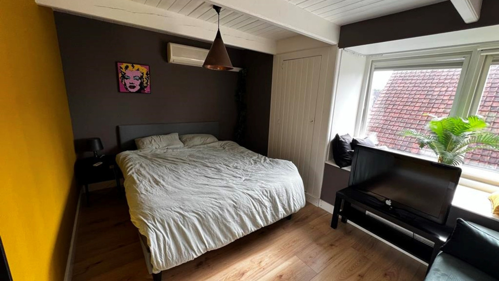 TV Kok Hugo Kennis van Eigen Huis en Tuin zet zijn leuke knusse woning in Oostzaan te koop. Zie foto's 12