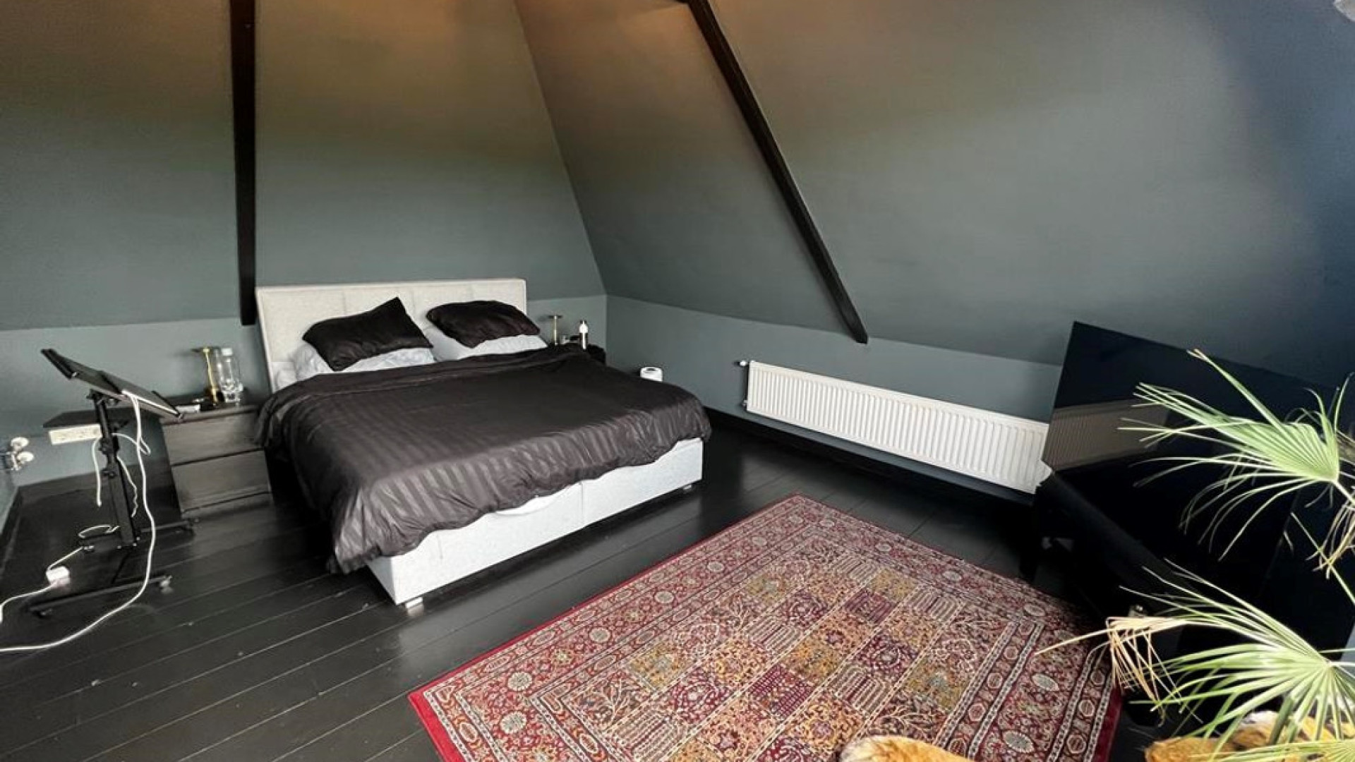 TV Kok Hugo Kennis van Eigen Huis en Tuin zet zijn leuke knusse woning in Oostzaan te koop. Zie foto's 13