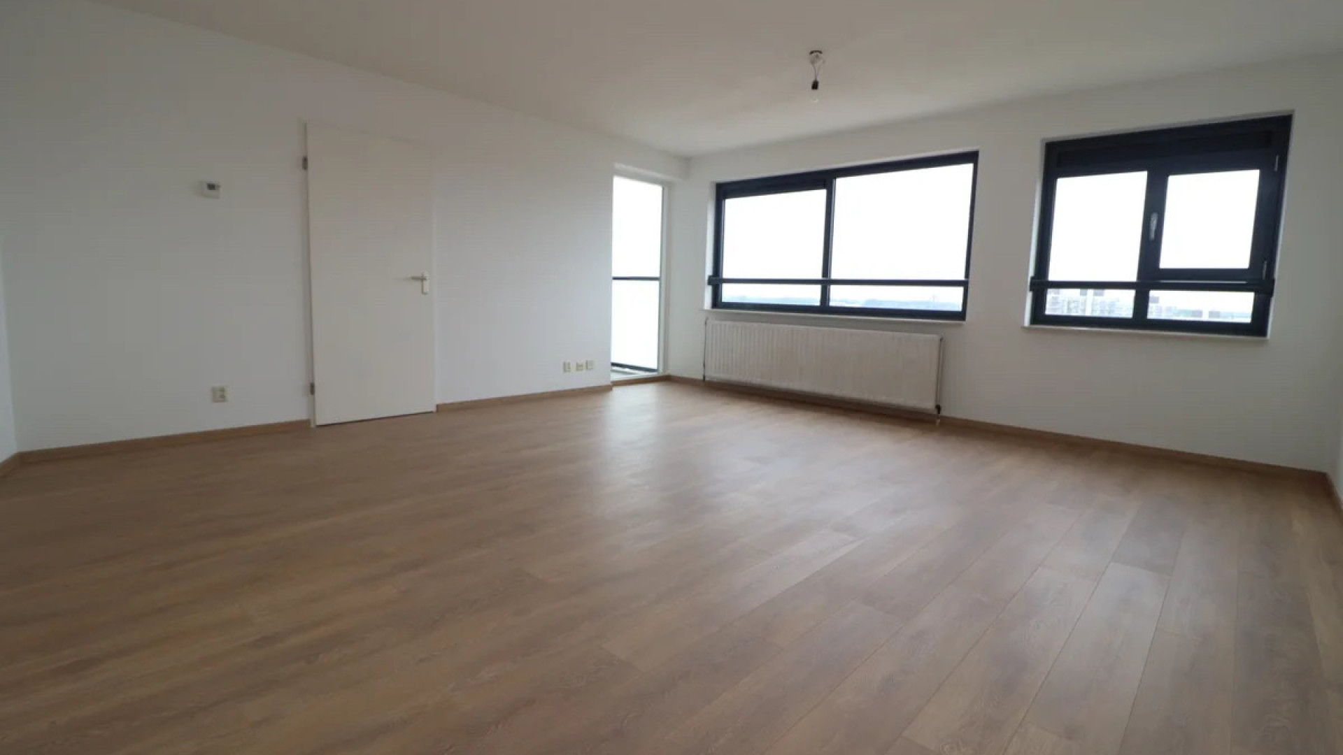 Zwangere Anna Nooshin zet haar Rotterdamse appartement te huur. Zie foto's 2