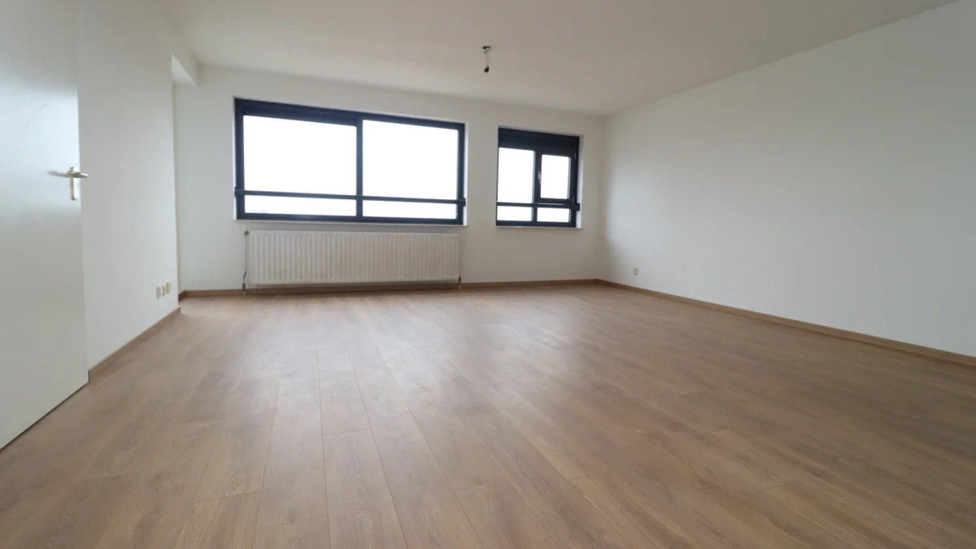 Zwangere Anna Nooshin zet haar Rotterdamse appartement te huur. Zie foto's 3