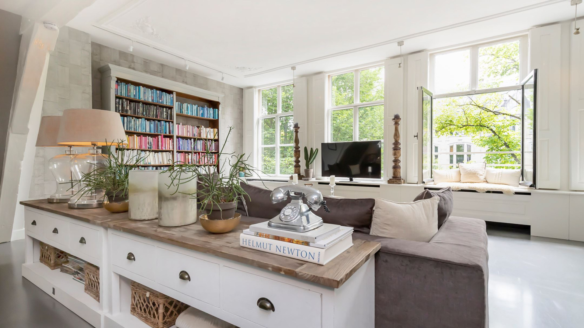 Sonja Bakker zet haar prachtige Amsterdamse penthouse aan de Herengracht te koop. Zie foto's 7