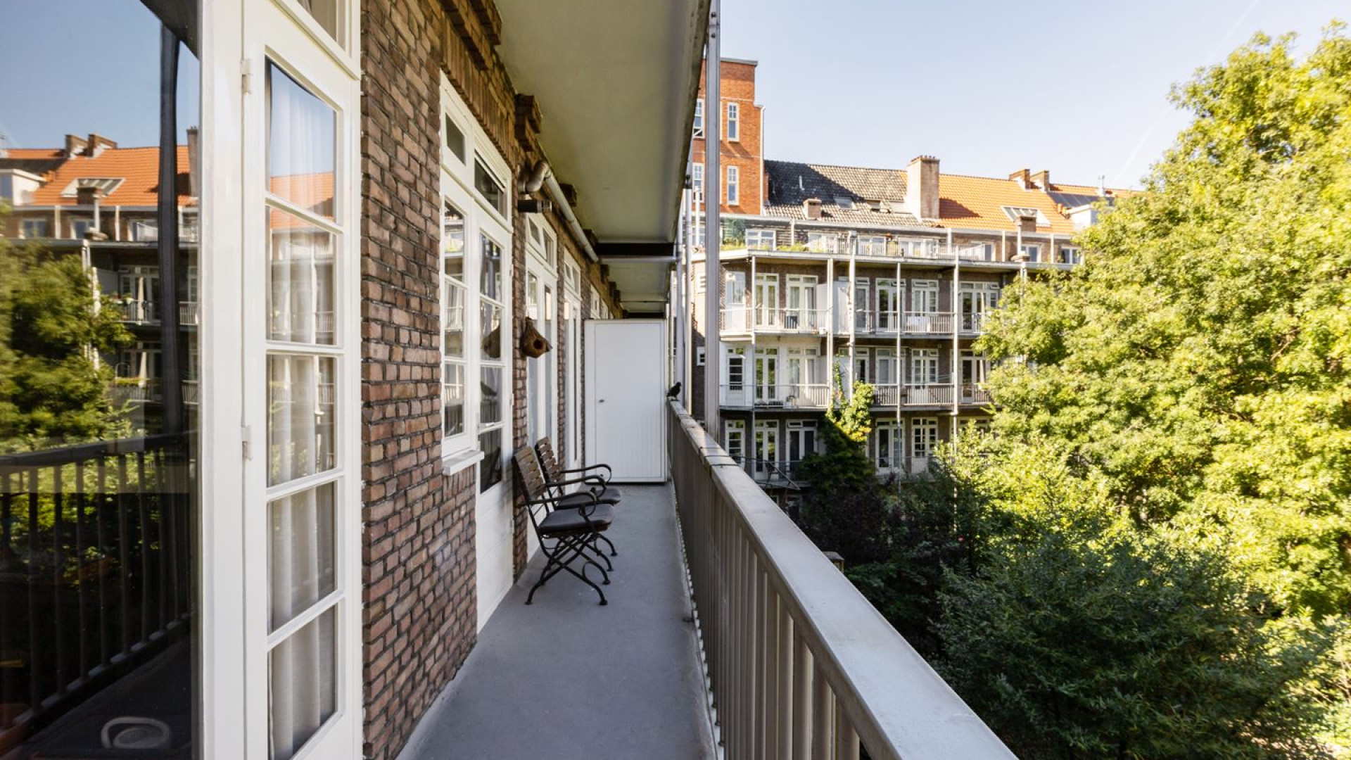 Rick Brandsteder zet zijn appartement in Oud Zuid te koop. Zie foto's 8