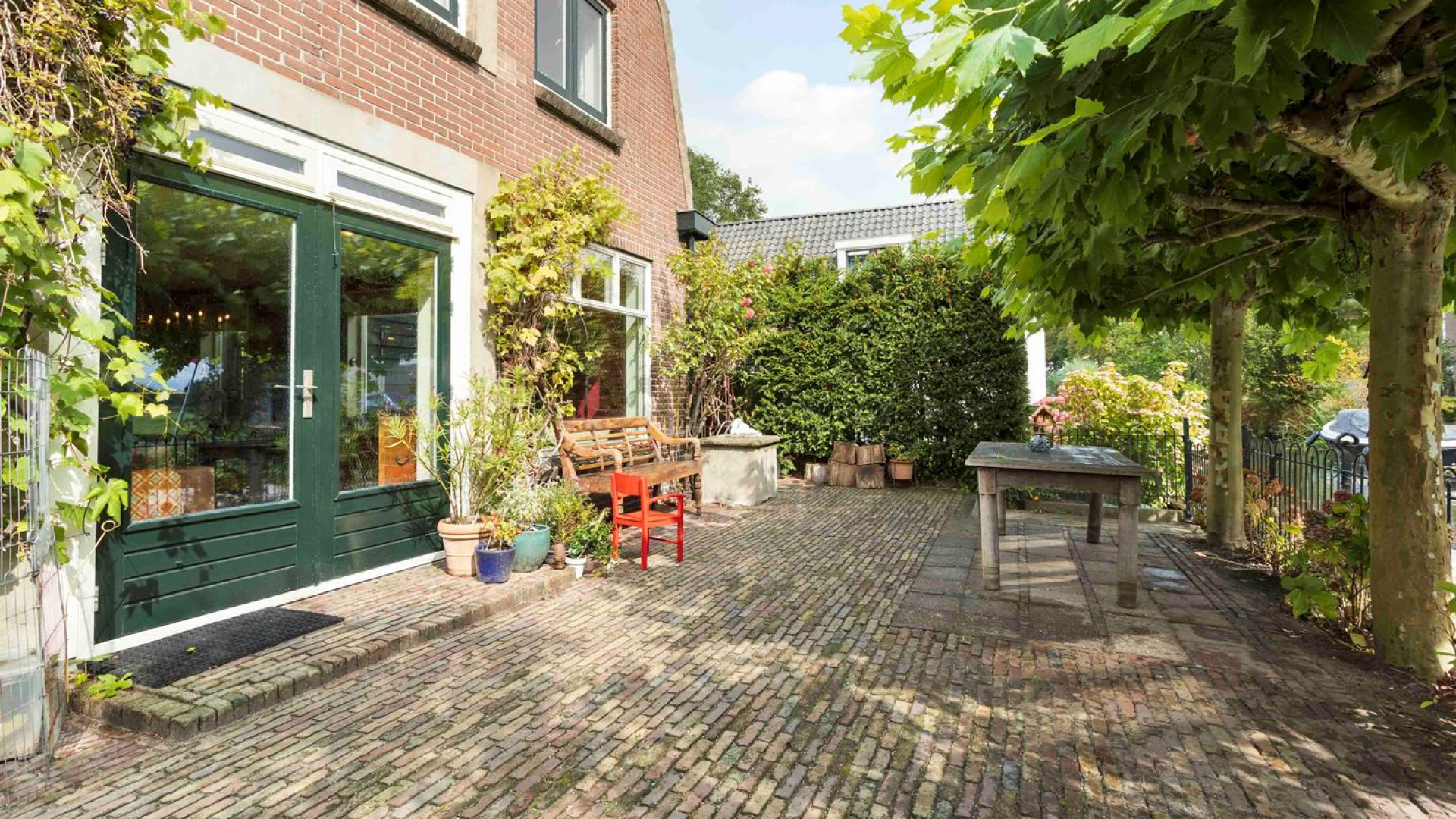 Douwe Bob koopt dit zeer romantische herenhuis met eigen steiger in sterrendorp Abcoude. Zie foto's 16