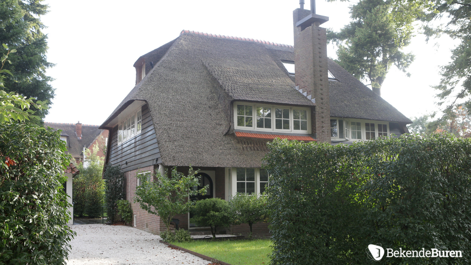 Leontine Borsato koopt romantisch landhuis in het Gooi.  Zie foto's 2