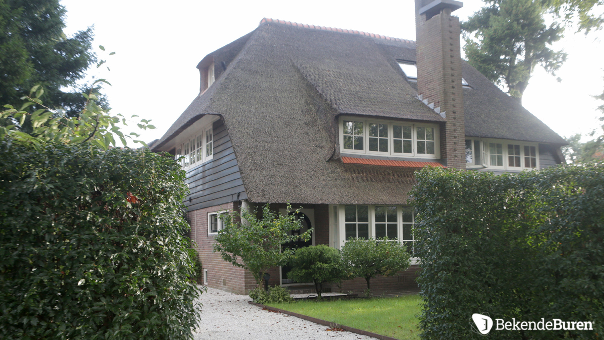 Leontine Borsato koopt romantisch landhuis in het Gooi.  Zie foto's 5