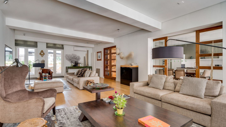 Albert Verlinde na twee jaar met minimale winst  eindelijk verlost van zijn luxe appartement in Maastricht. Zie foto's