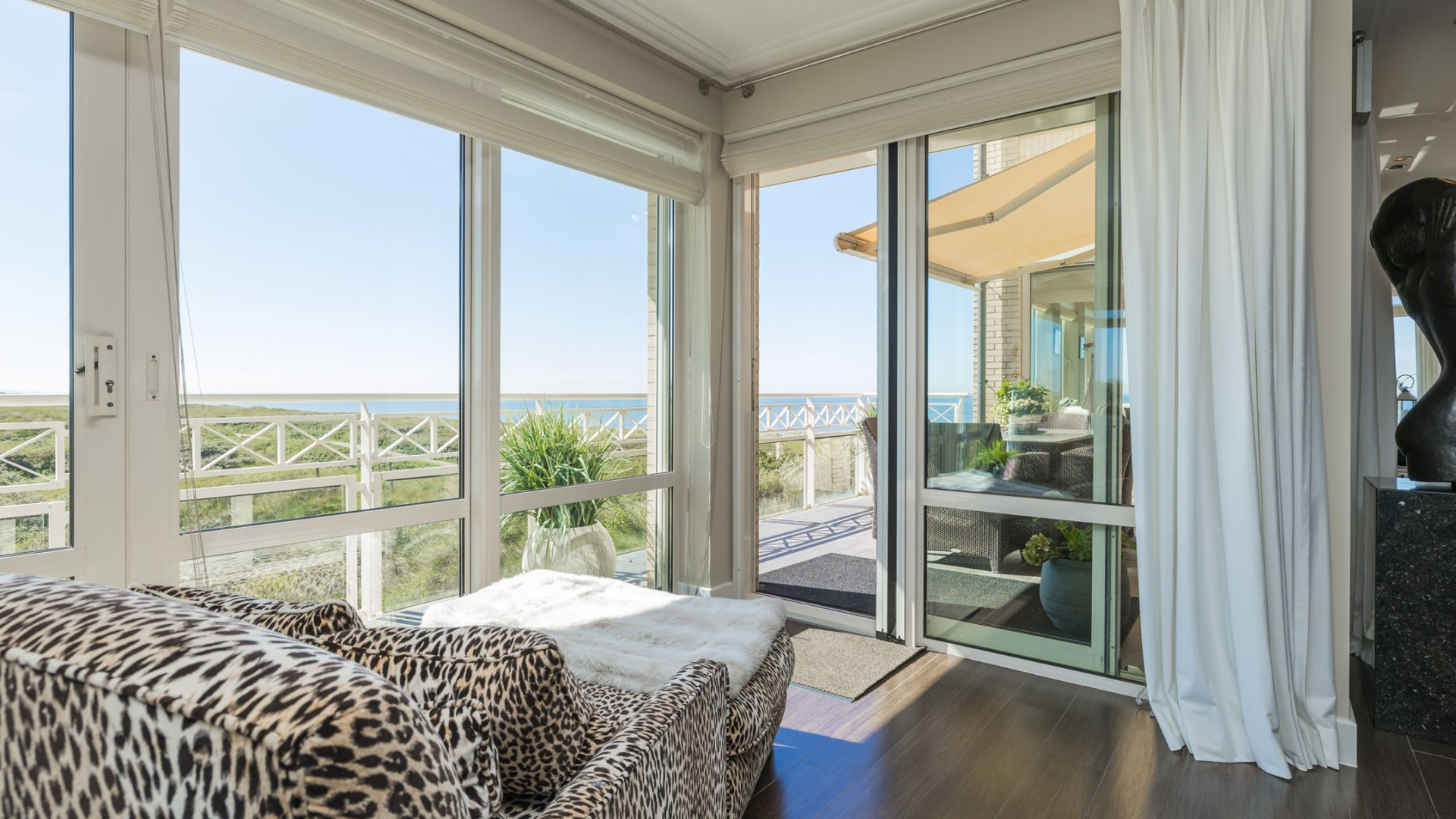 Luxe appartement Louis van Gaal met vette winst verkocht. Zie foto's 18