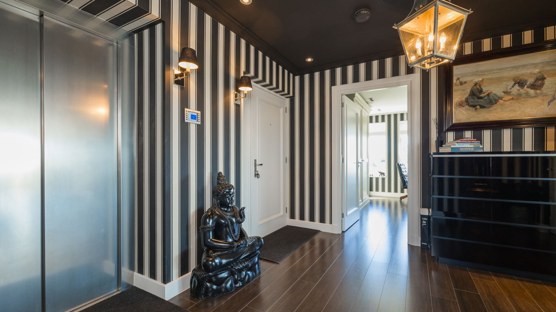 Luxe appartement Louis van Gaal met vette winst verkocht. Zie foto's 5