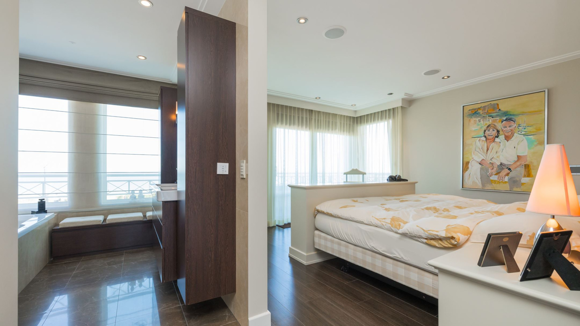 Luxe appartement Louis van Gaal met vette winst verkocht. Zie foto's 7
