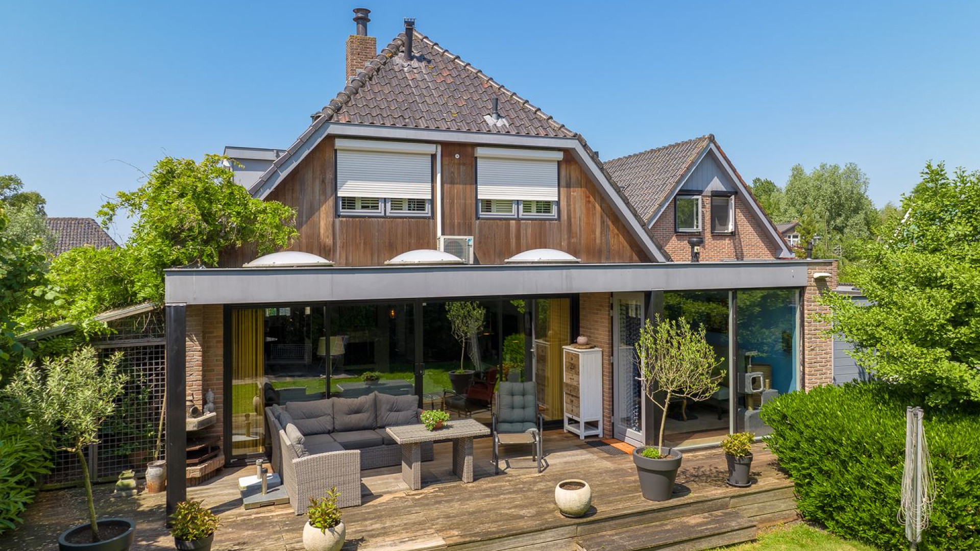 Carlo Boszhard zet zijn luxe villa in Landsmeer te koop. Zie de foto's 18