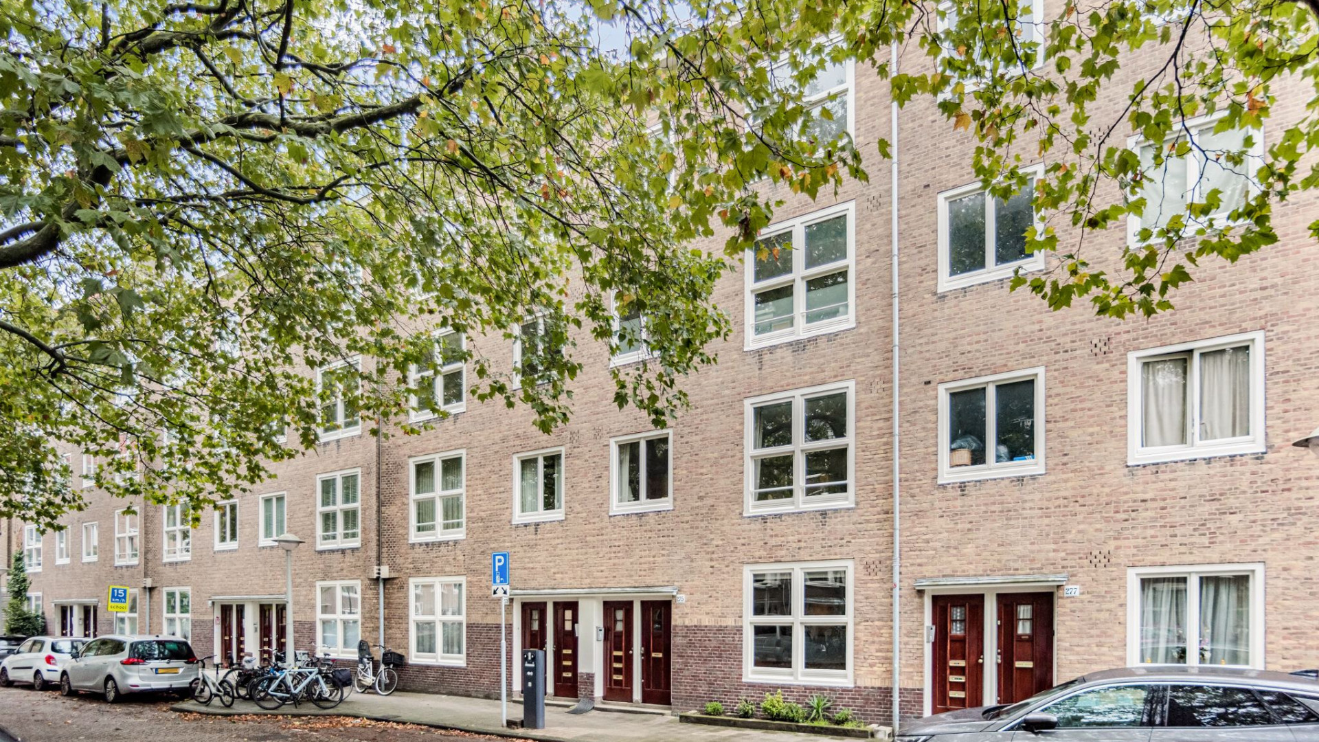 Tom Egbers zet zijn woning tijdelijk te huur. Zie foto's 5