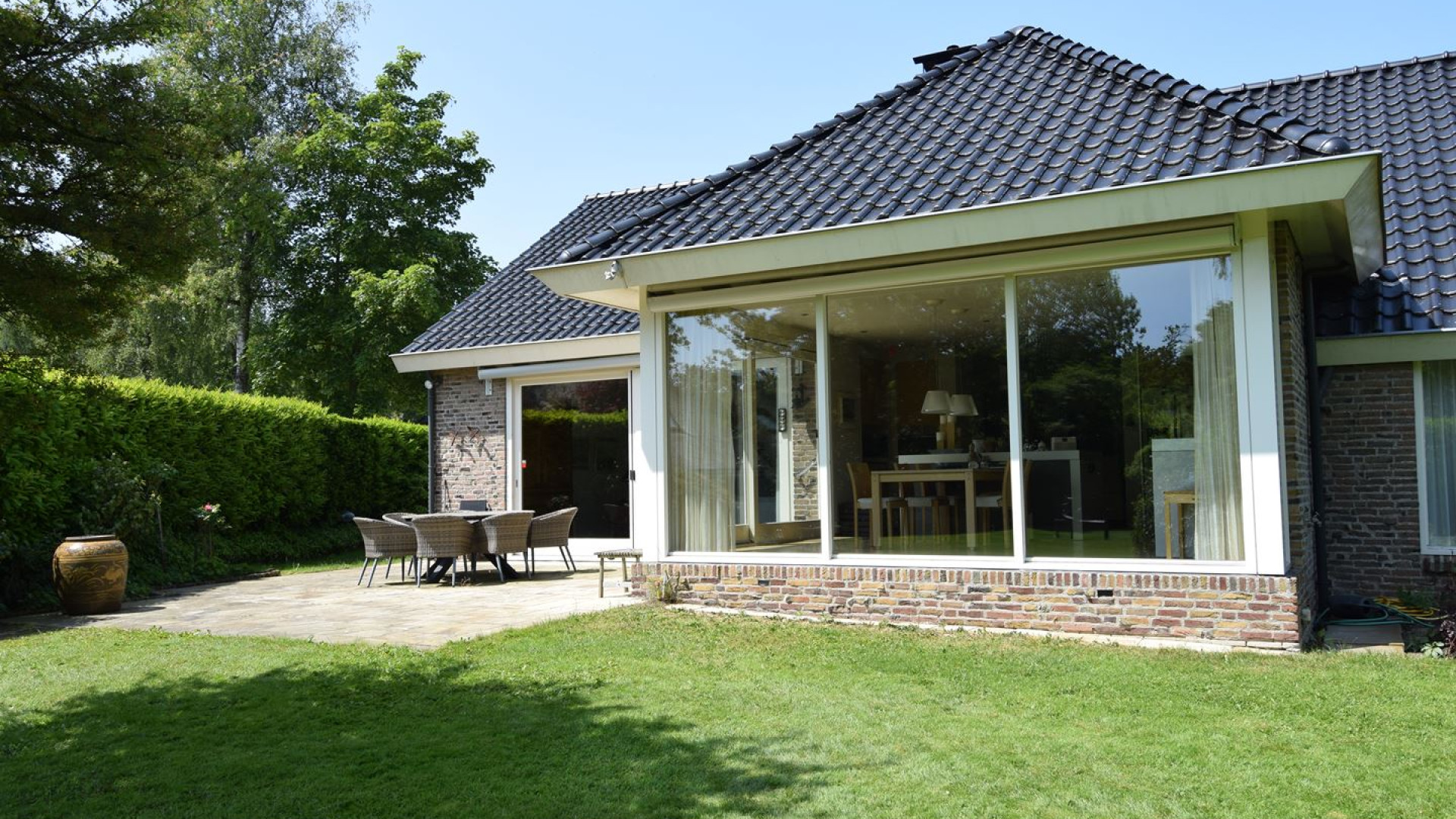Kijk: Paul de Munnik koopt prachtige vrijstaande villa met bijgebouw. 14