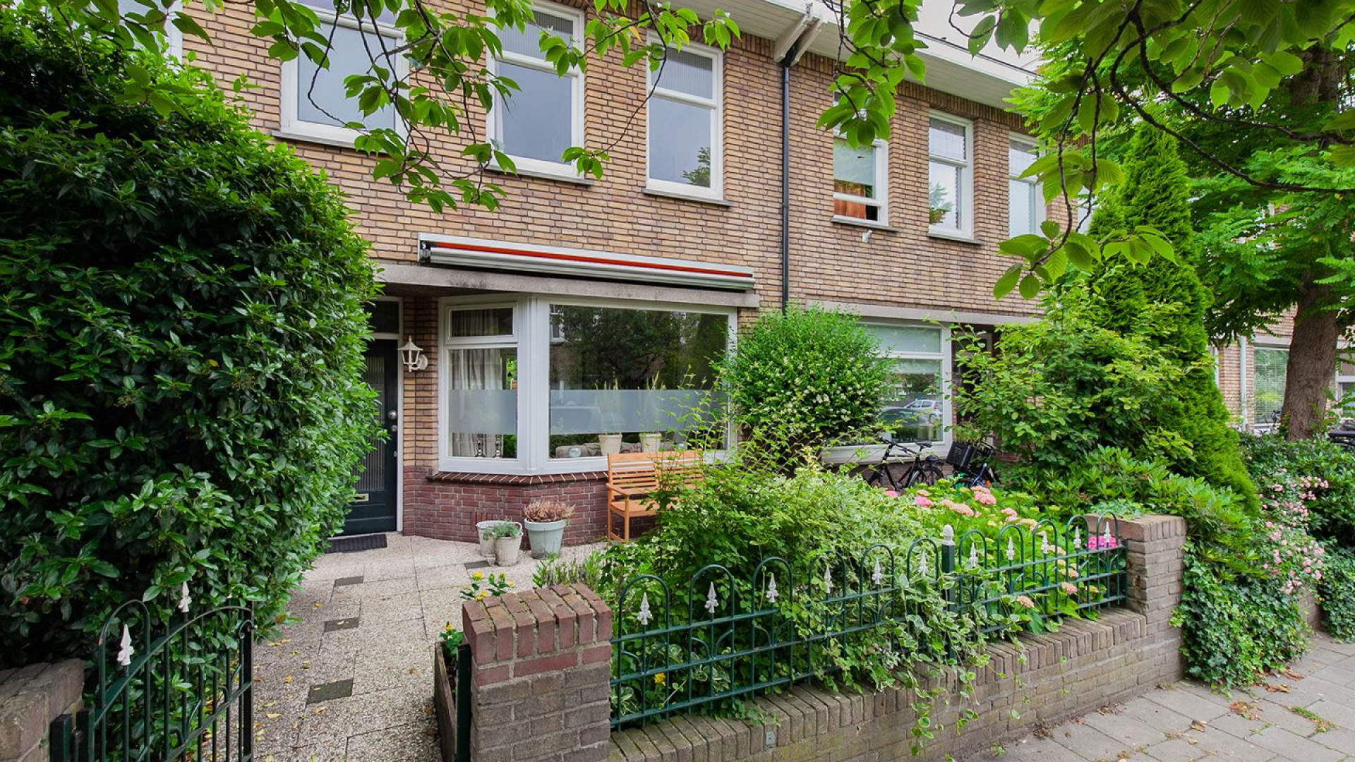 ZIEN: Omstreden politicus Richard de Mos zet huis te koop. 2