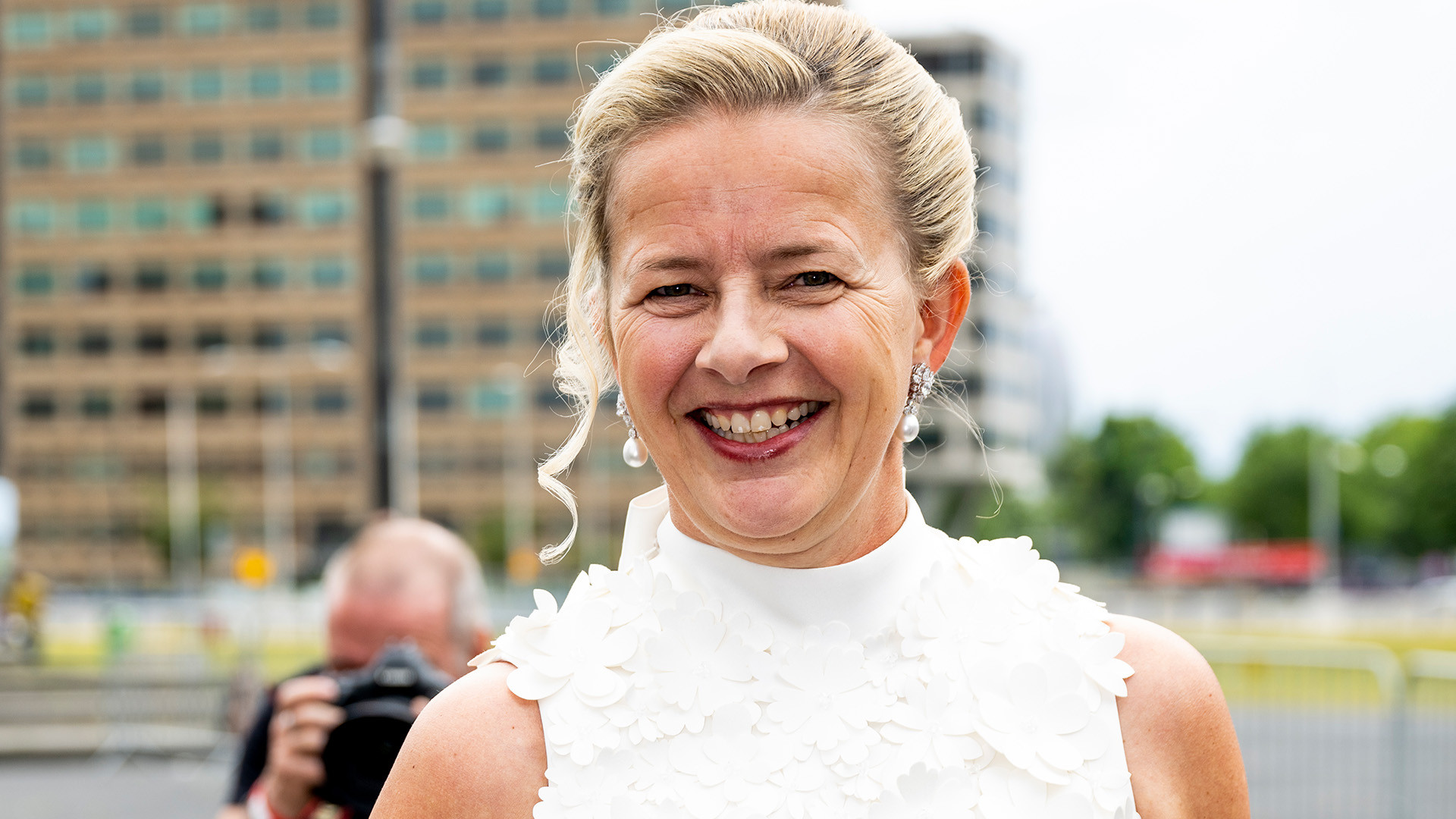 Prinses Mabel Wisse Smit krijgt deze volkszanger als buurman. Zie foto's 1