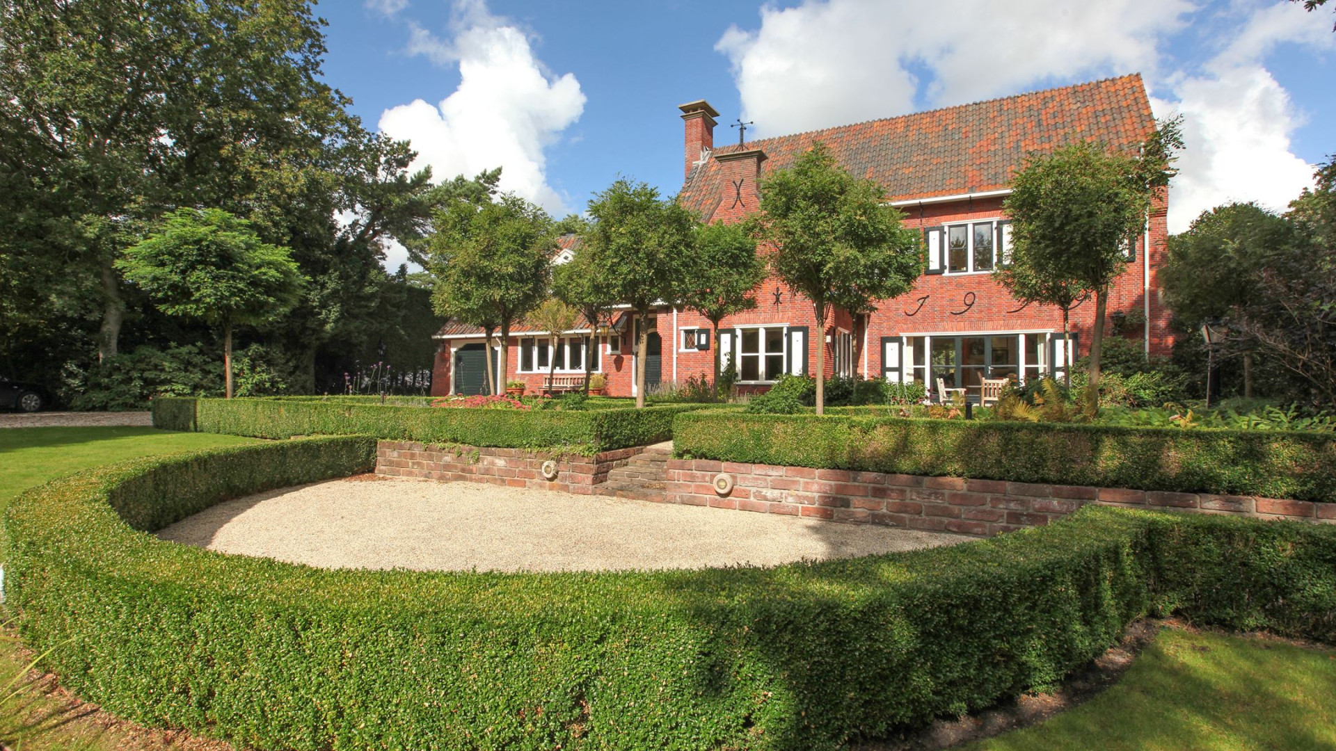 Deze tV producent zet hakbijl in de vraagprijs van zijn miljoenen villa. Zie foto's 13