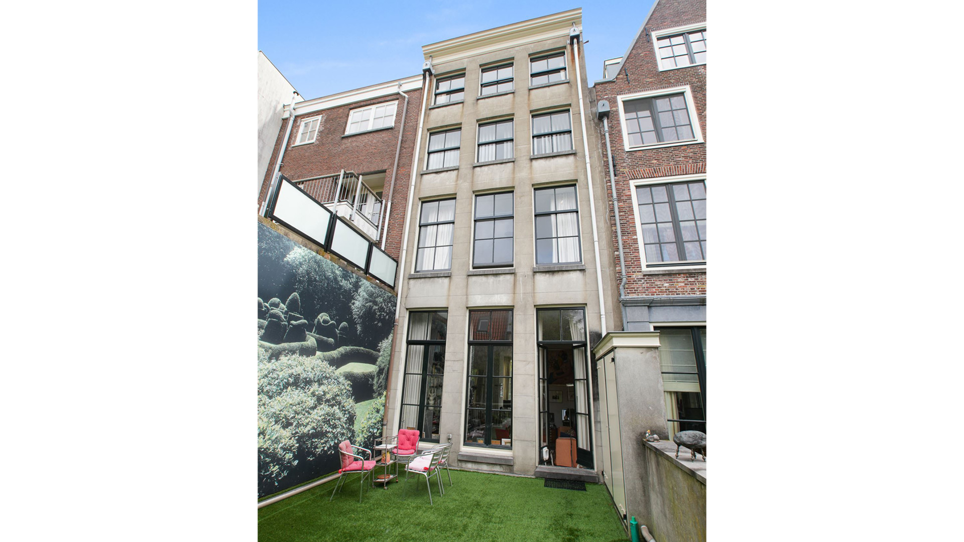 Kijk: Grachtenpand Hedy D'Ancona met enorme winst verkocht! 14