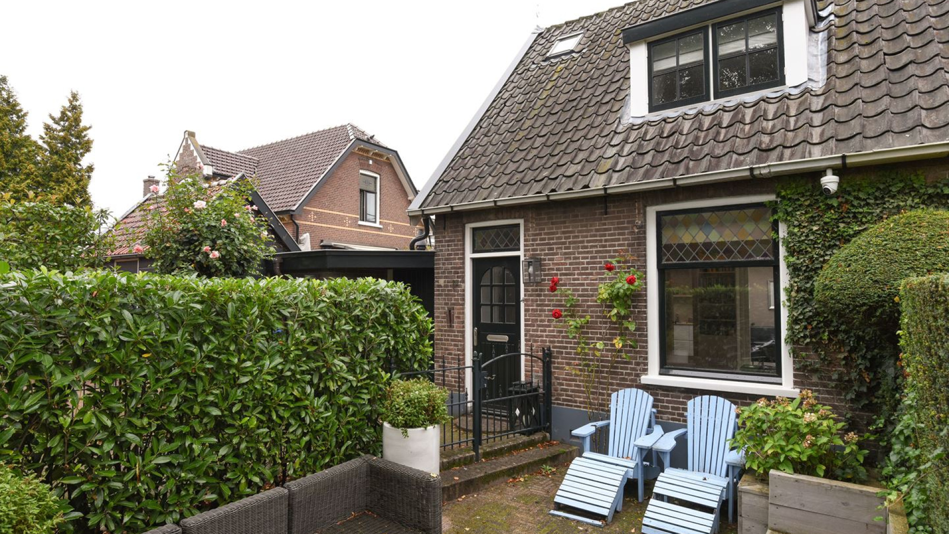 ZIEN; Weduwe Willibrord Frequin koopt nieuw huis het Gooi. 12