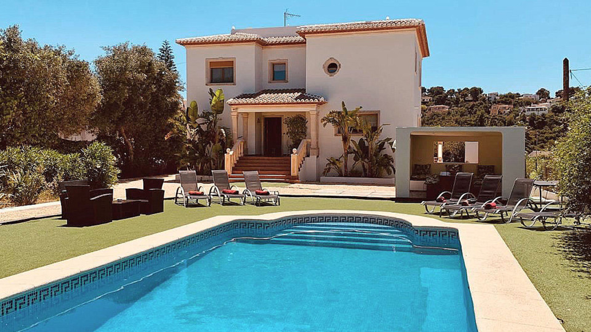 TE KOOP: Deze schitterende villa in Spanje op vijf minuten van zee en strand.