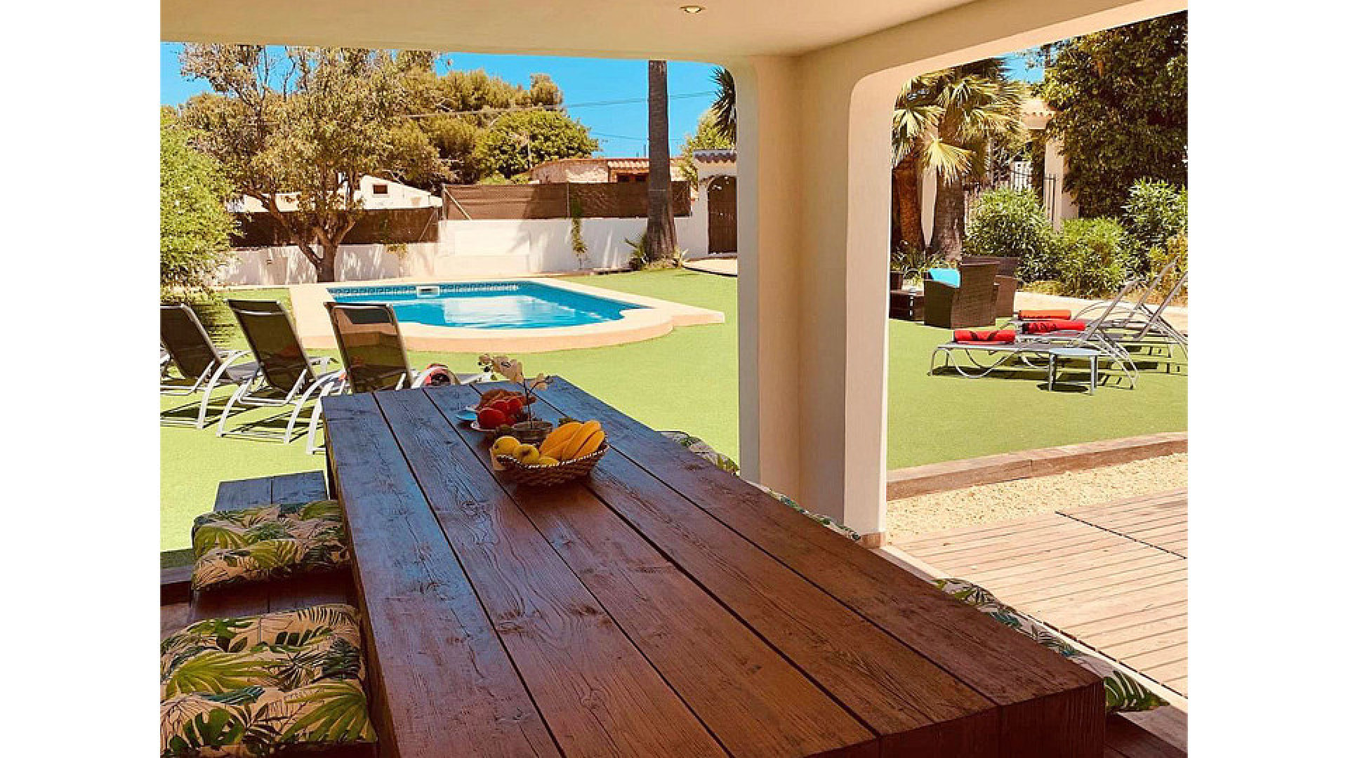 TE KOOP: Deze schitterende villa in Spanje op vijf minuten van zee en strand. 29