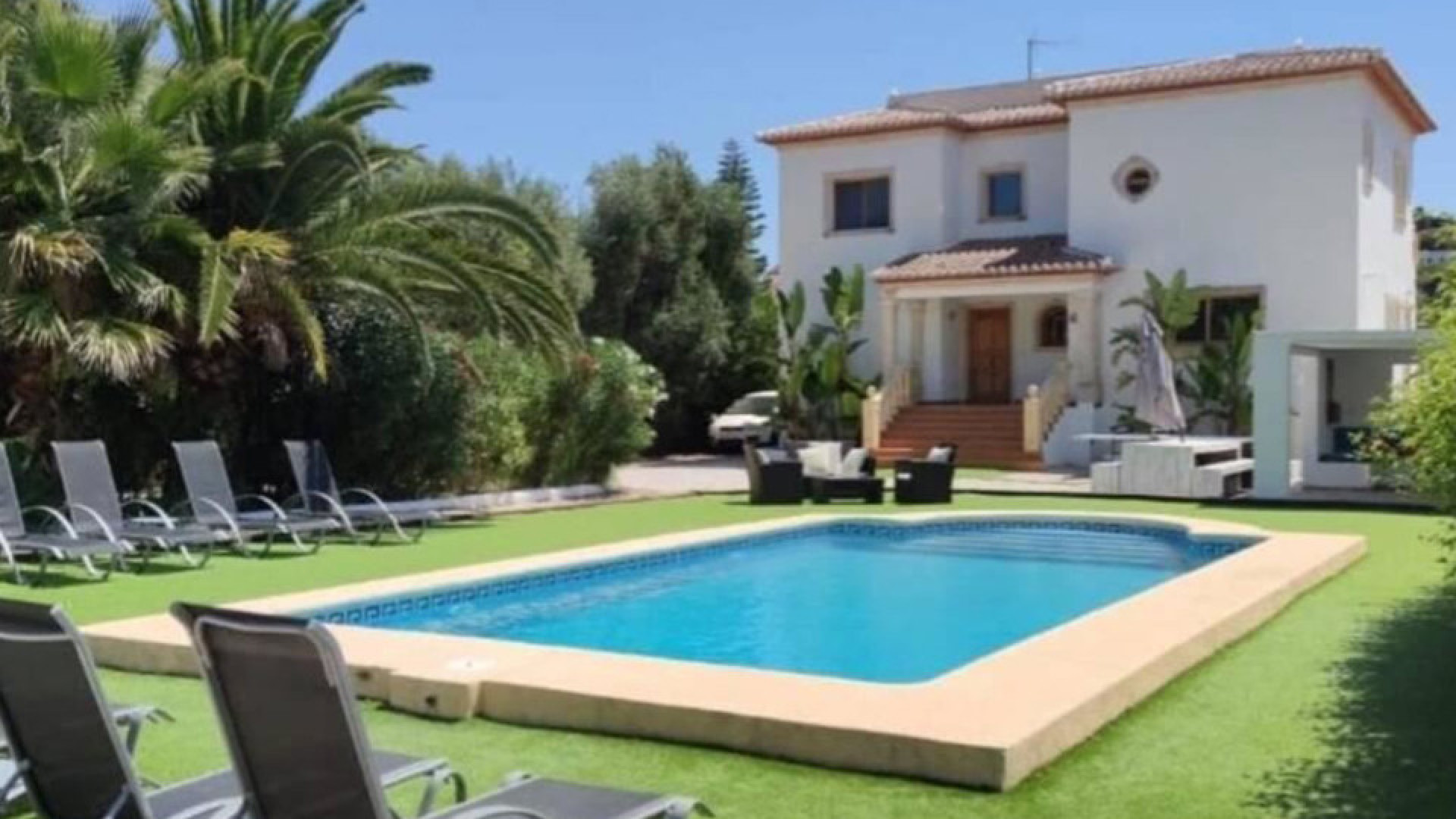 TE KOOP: Deze schitterende villa in Spanje op vijf minuten van zee en strand.