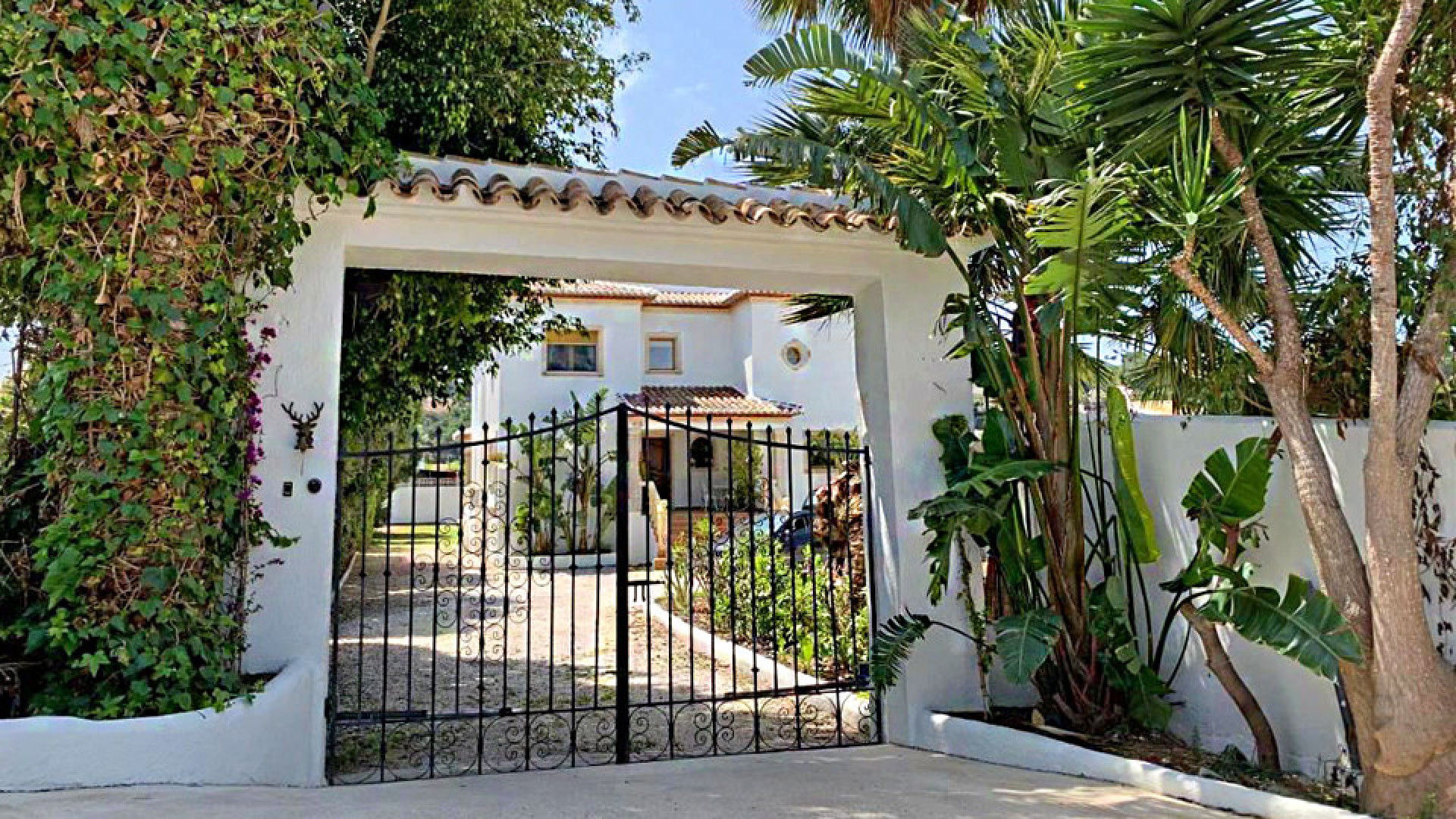 TE KOOP: Deze schitterende villa in Spanje op vijf minuten van zee en strand. 1