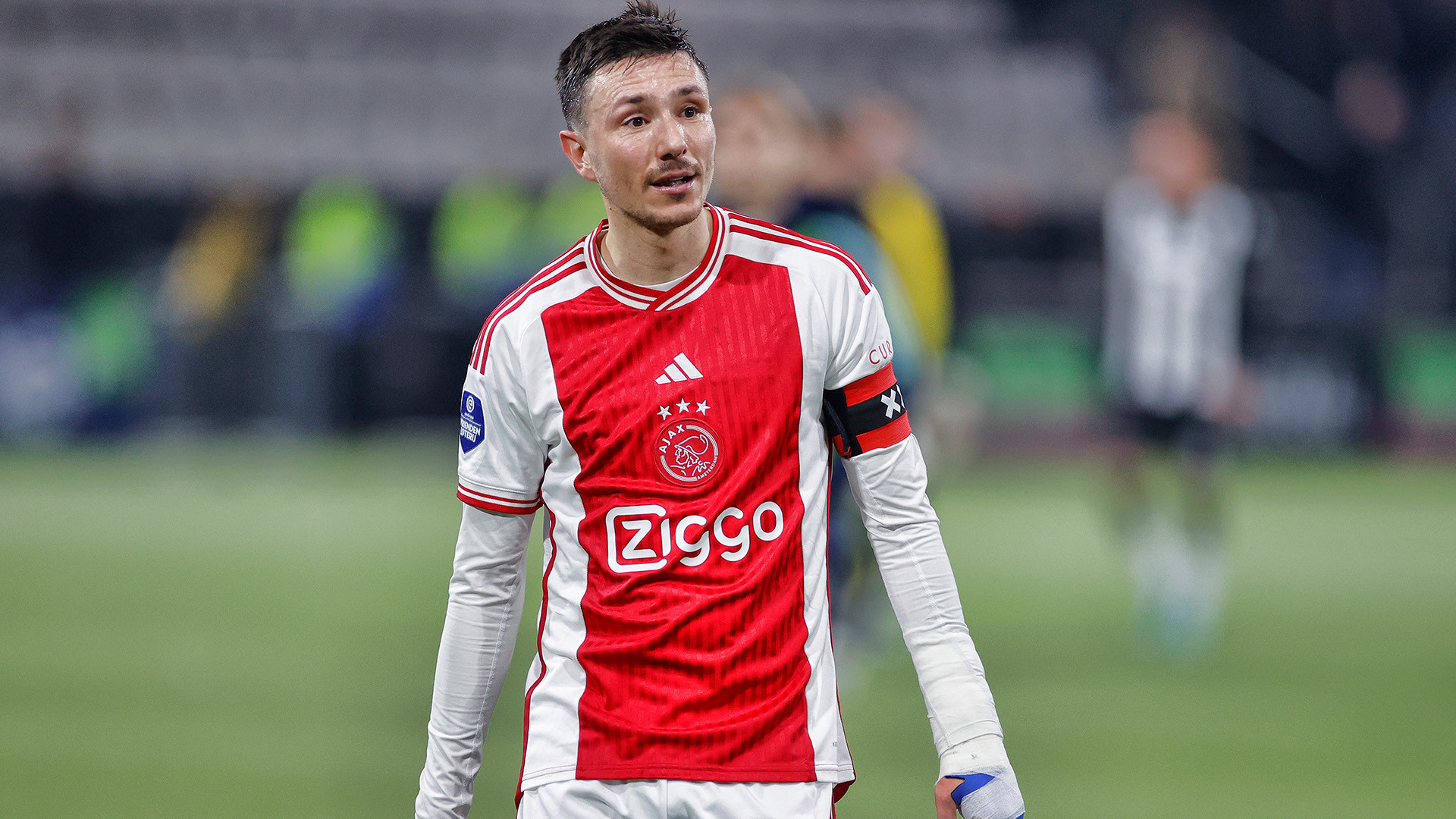 ZIEN: Ajax speler Steven Berghuis zet zijn zeer luxe Rotterdamse appartement te huur! 1