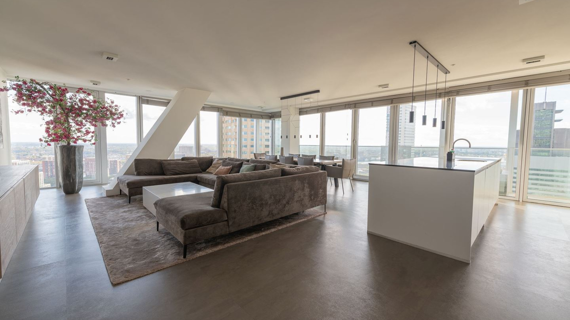 ZIEN: Ajax speler Steven Berghuis zet zijn zeer luxe Rotterdamse appartement te huur! 2