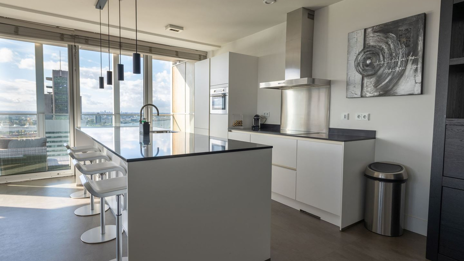 ZIEN: Ajax speler Steven Berghuis zet zijn zeer luxe Rotterdamse appartement te huur! 3