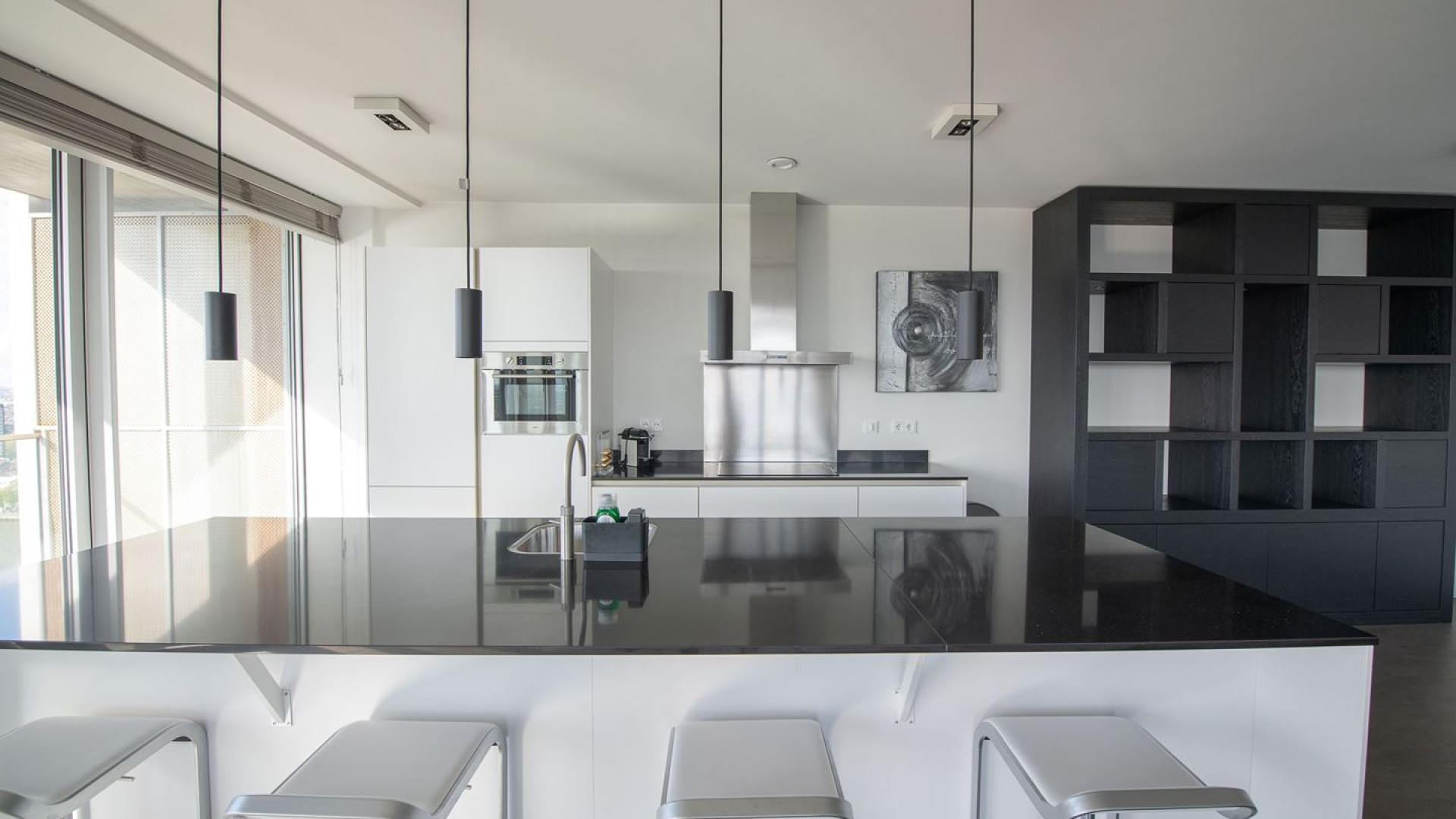 ZIEN: Ajax speler Steven Berghuis zet zijn zeer luxe Rotterdamse appartement te huur! 8