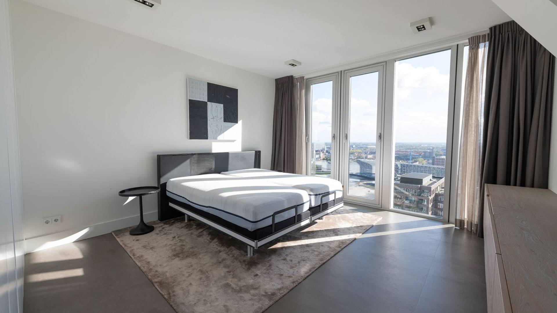 ZIEN: Ajax speler Steven Berghuis zet zijn zeer luxe Rotterdamse appartement te huur!