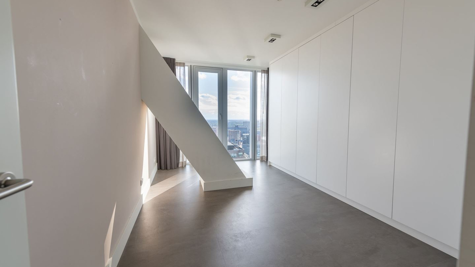 ZIEN: Ajax speler Steven Berghuis zet zijn zeer luxe Rotterdamse appartement te huur!