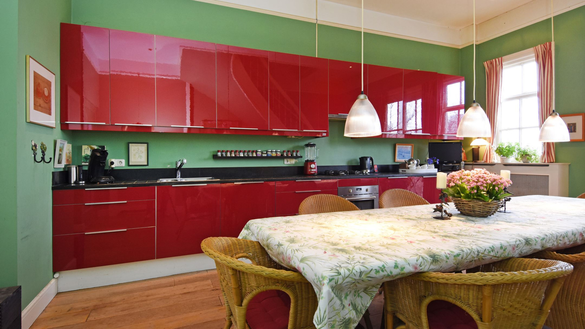 VERKOCHT: Sterfhuis Paul van Vliet verkocht voor zeer tegenvallende verkoopprijs. Zie foto's 9