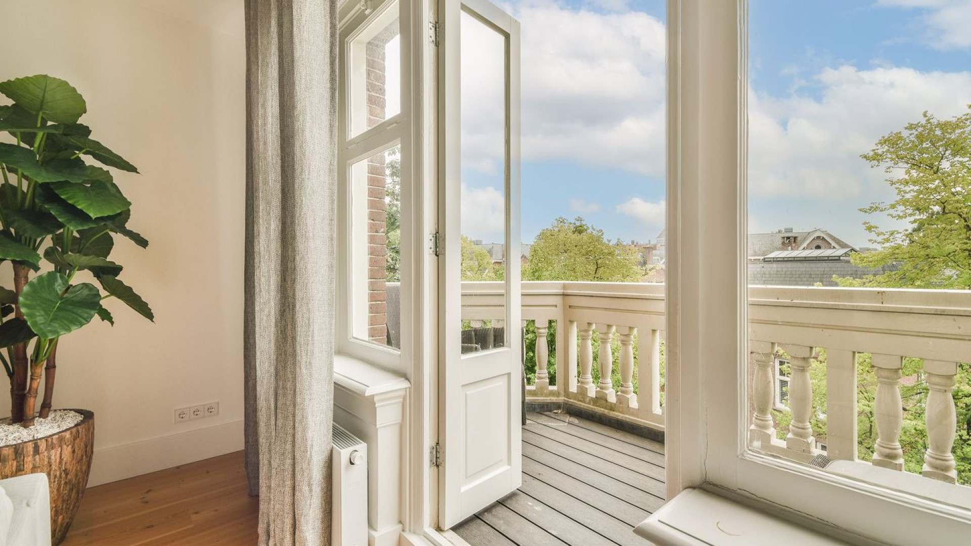 Robert Jensen heeft zijn dubbele bovenhuis met dramatisch groot verlies verkocht. Zie foto's 5