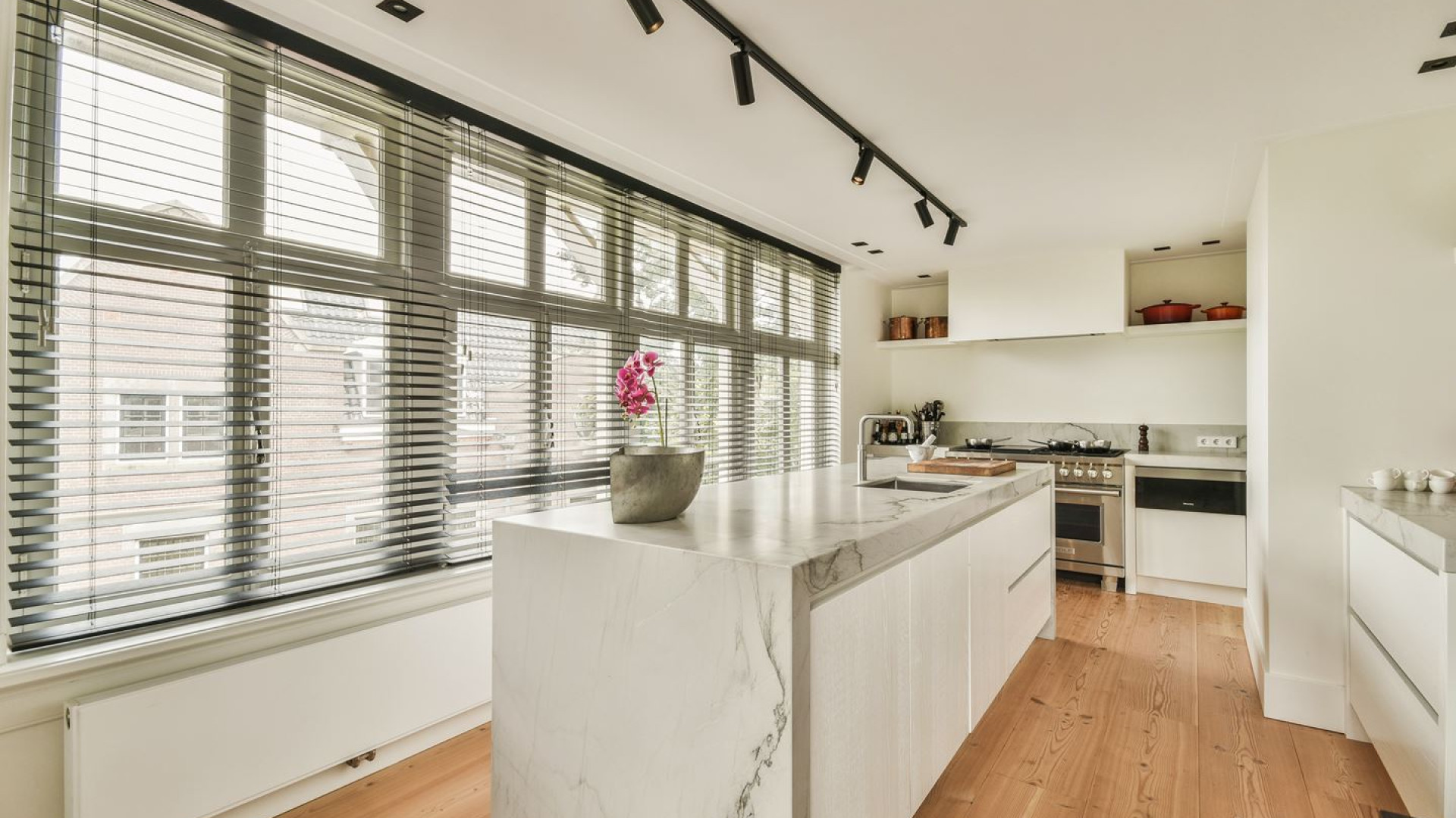 Robert Jensen heeft zijn dubbele bovenhuis met dramatisch groot verlies verkocht. Zie foto's 6