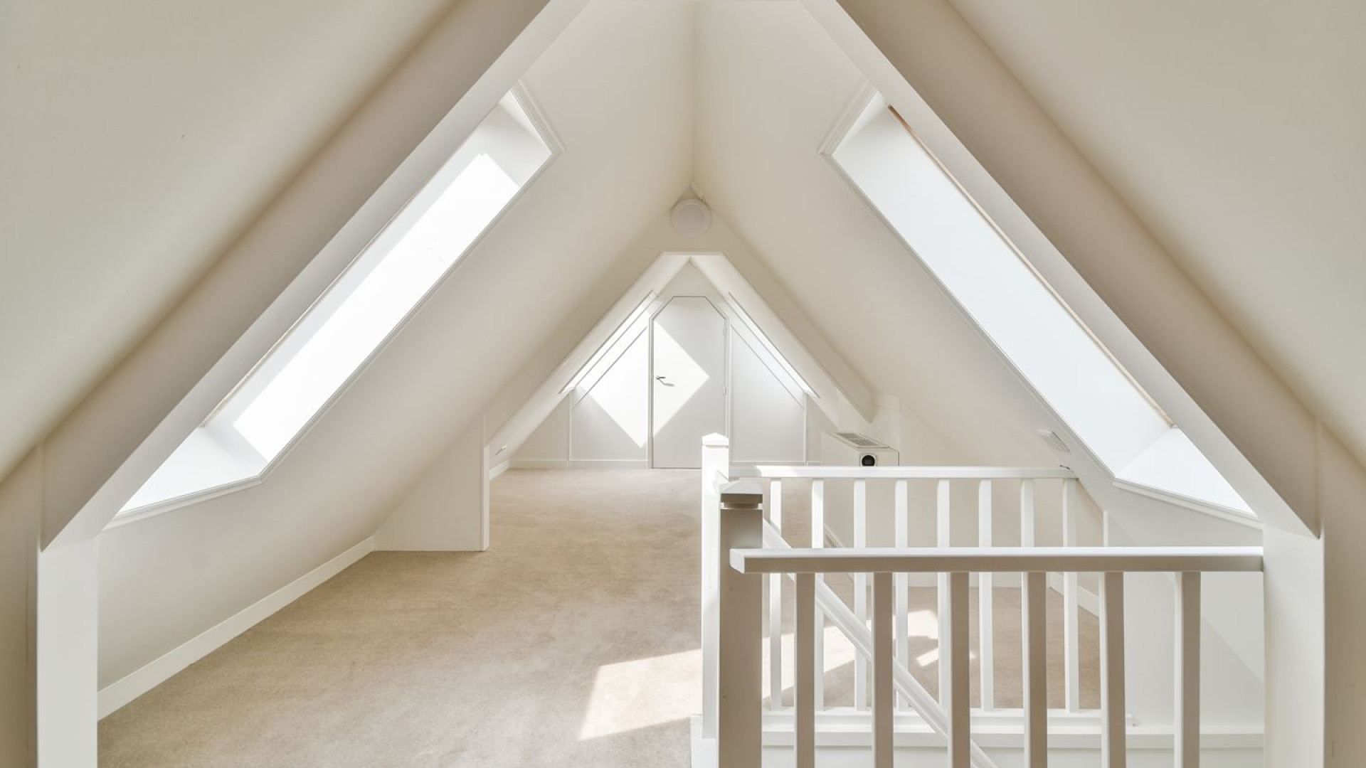 Robert Jensen heeft zijn dubbele bovenhuis met dramatisch groot verlies verkocht. Zie foto's 18
