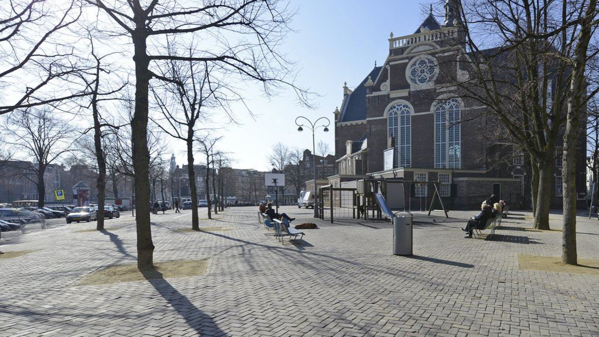 TV Kok Hugo Kennis huurt dit schitterende Amsterdamse grachtenappartement. Zie foto's 16