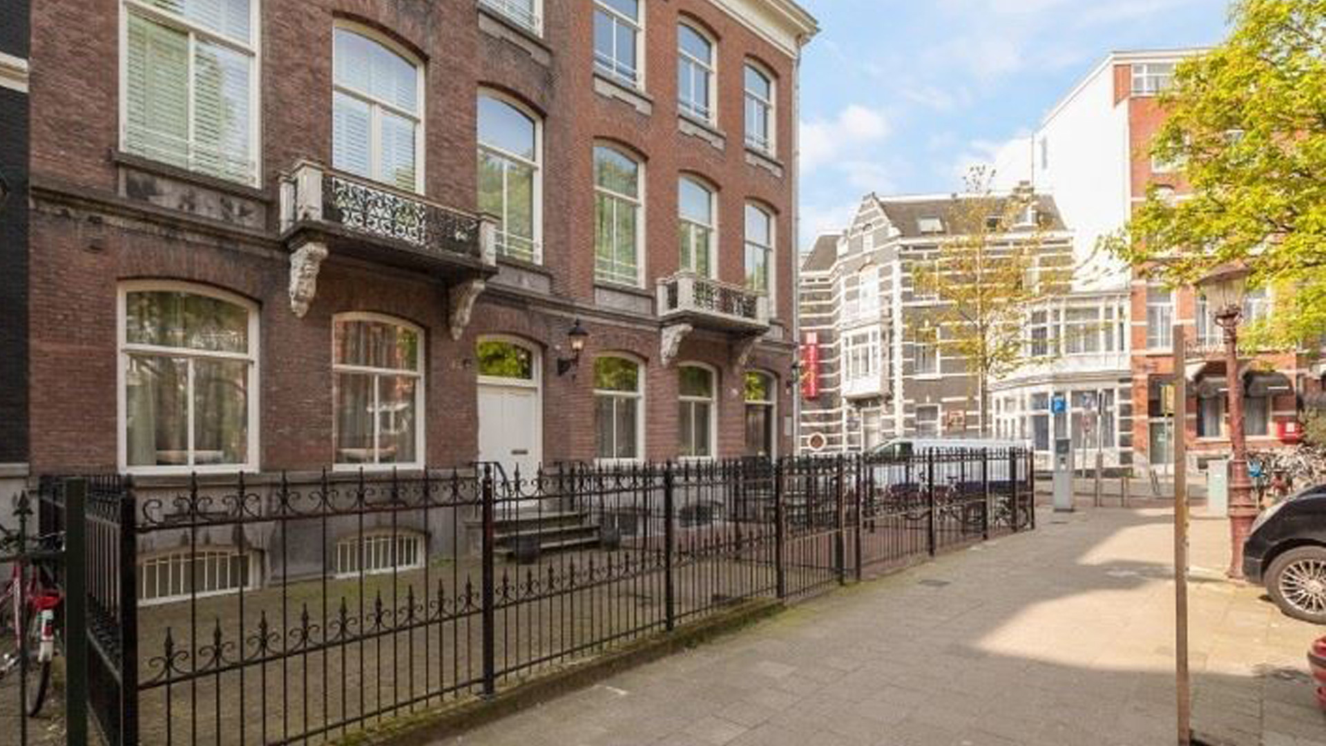 KNVB directeur Topvoetbal Nigel de Jong zet zijn dubbele bovenhuis met lift in Amsterdam te huur. Zie foto's 3